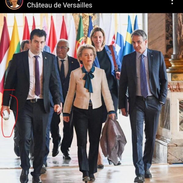 ГАФ ЛИ Е? Кирил Петков си тръгна с чаша от срещата на ЕС във Версай