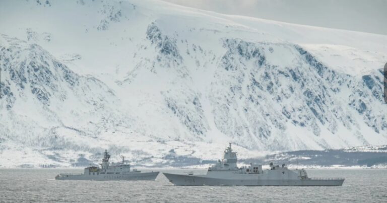 Става напечено: Норвежкото разузнаване откри огромен руски атомен разрушител опасно близо до армадата на НАТО СНИМКИ￼