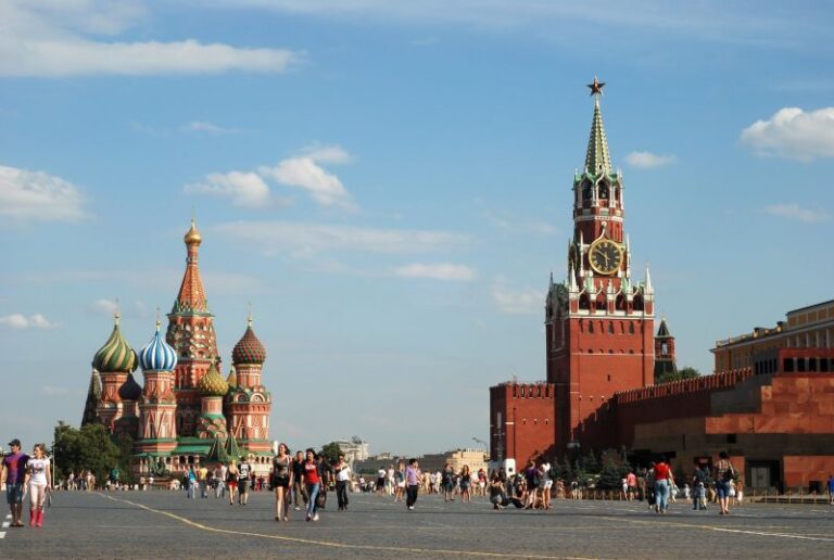 Русия обвини Запада, че се стреми да я докара до изкуствен фалит