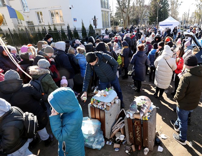 Шокиращо! Украинските бежанци нямат право да напускат България