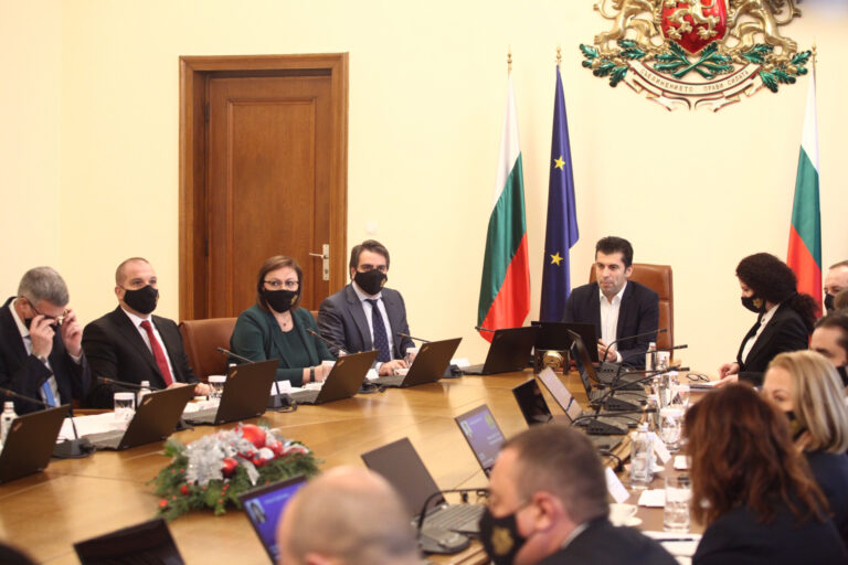 Версия: Кабинетът “Петков” се готви за смяна на ключов министър