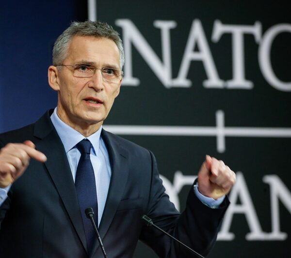 Става напечено! НАТО с ултиматум: Русия да изтегли войските си от..