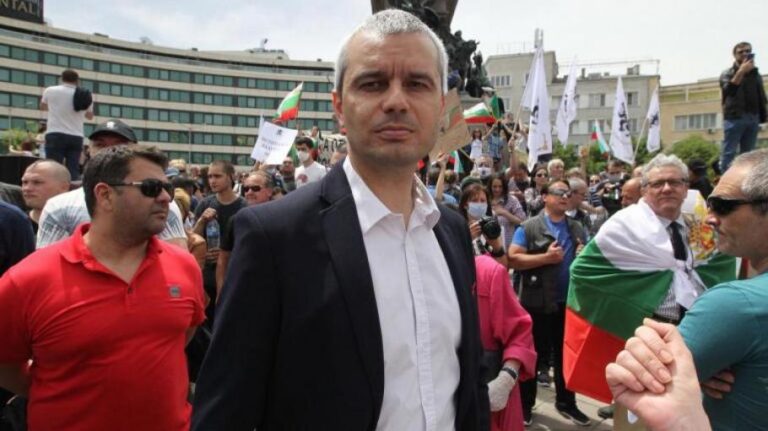 Партията на Костадин Костадинов продължава да клати кабинета