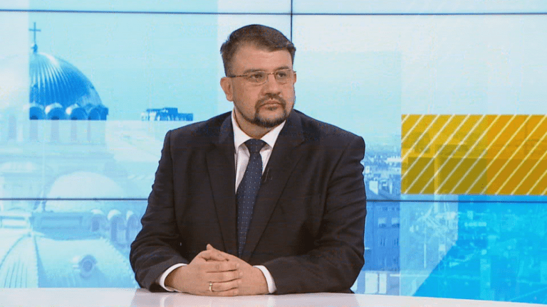 Настимир Ананиев скочи да брани министър Наско: Не е напушен или пиян, артист е