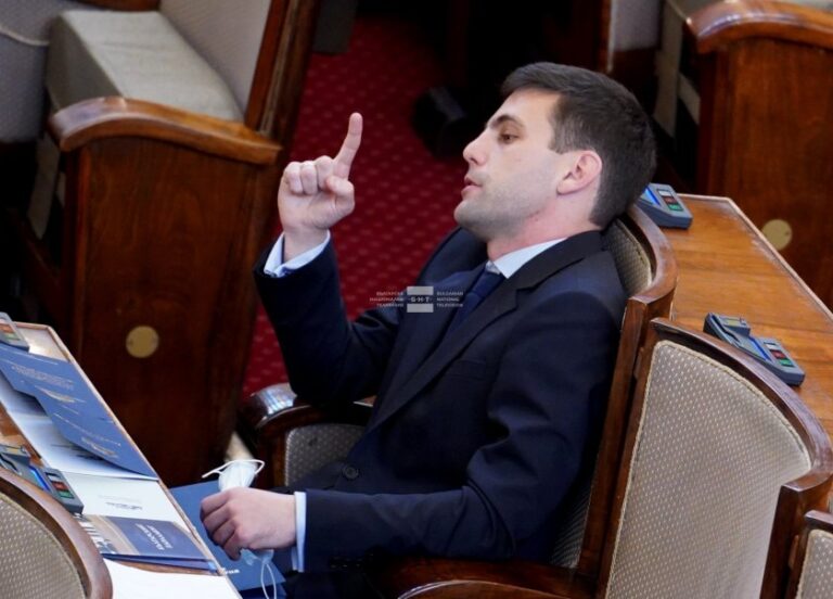 КРАЙ! След гласуване Никола Минчев вече не е шеф на Парламента НА ЖИВО