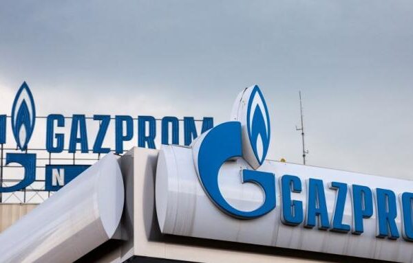 Гръм: Правителството на Петков се отказва от преговори за нов договор с Газпром