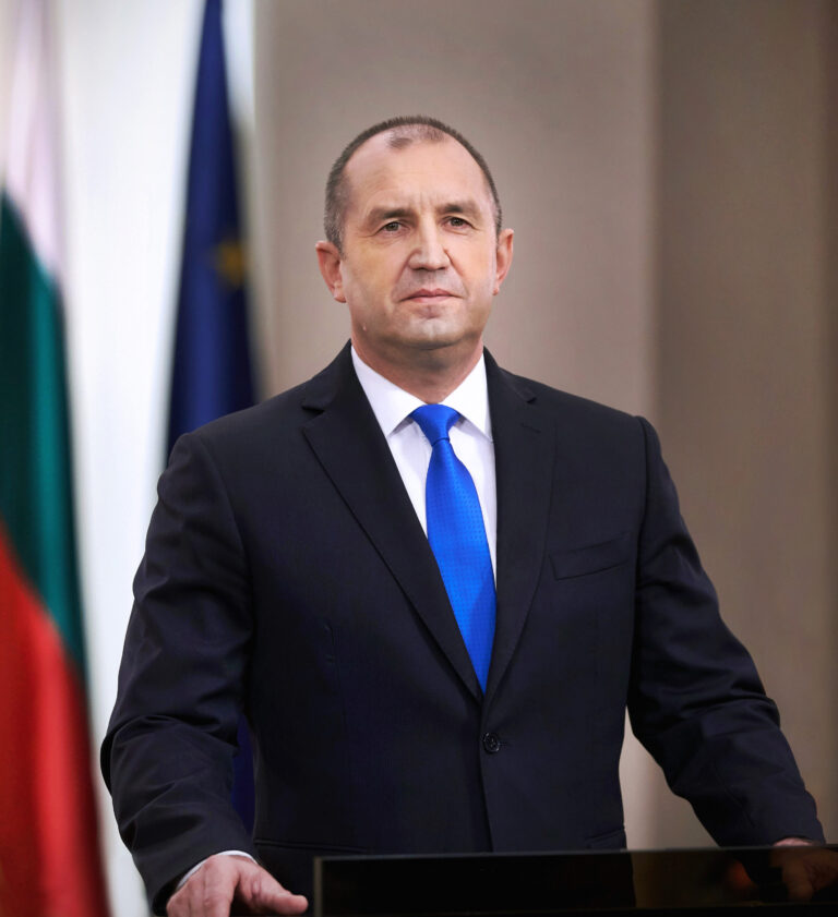 Президентът Румен Радев поздрави българите с Цветница