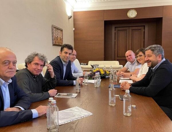 Тошко Йорданов влезе в оправдателен режим за снимката с неприличния жест