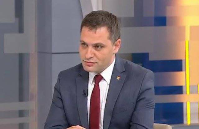 Оптимист за отношенията между България и РСМ е само Кирил Петков