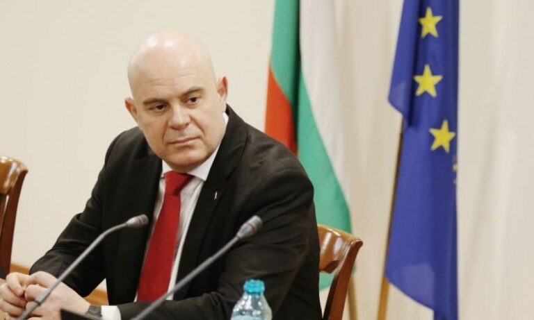 Иван Гешев предизвика министър Йорданова на публичен дебат