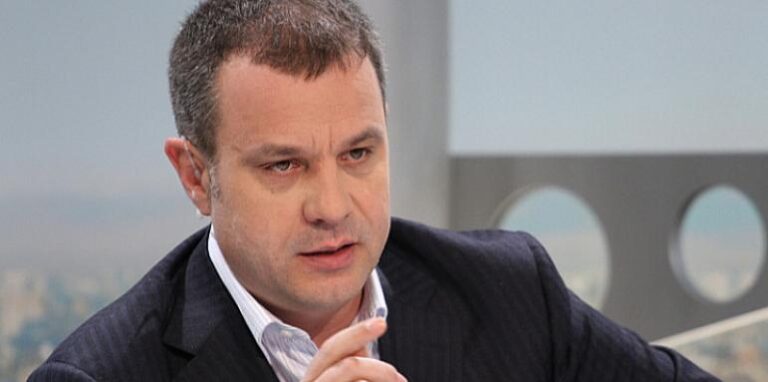 Скандал в БНТ! Кошлуков извади брадвата – свали от екран проф. Петър Стоянович