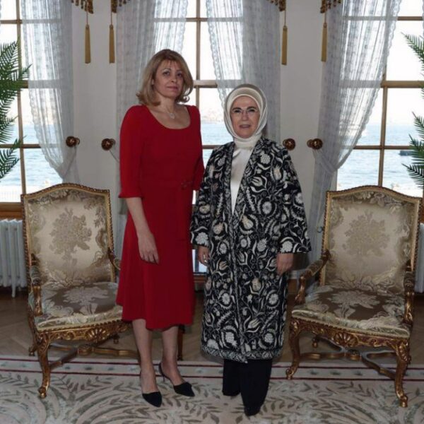 Десислава Радева се срещна с Емине Ердоган в Истанбул