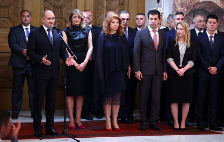 Румен Радев събра премиер, министри и посланици на прием в НИМ (снимки)