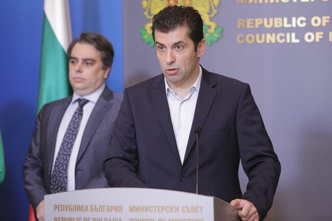По искане на ГЕРБ и ДПС депутатите викат Кирил Петков и Асен Василев да дават обяснения