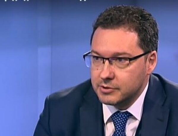 Даниел Митов: ПП са левичарска партия, евролидери звънят на Борисов, не на Петков