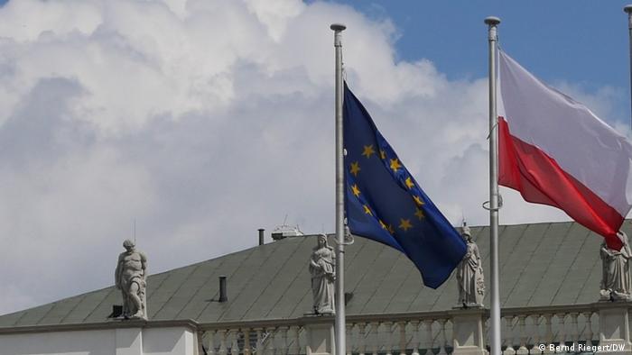Полското външно министерство и кметството на Варшава забраниха възпоменателните събития на руското посолство на 9 май