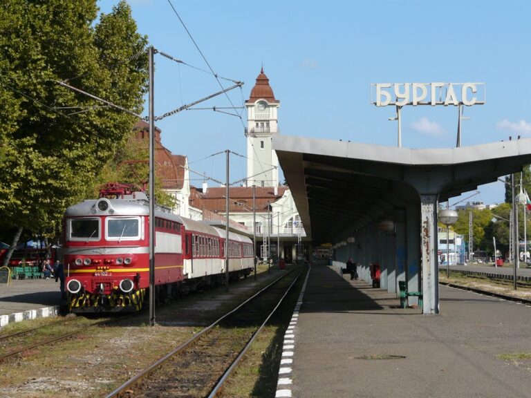 Сигнал за бомба на Централната железопътна гарата в Бургас, има евакуирани