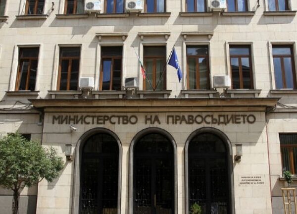 Министерството на Надежда Йорданова излезе с оправдания за скандалния законопроект на Асен Василев