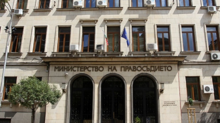 Министерството на Надежда Йорданова излезе с оправдания за скандалния законопроект на Асен Василев