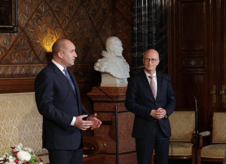 СКАНДАЛ: “Двете лица на Румен Радев” скара българското президентство и германското “Дойче веле”. От президентството намесиха Борисов и пуснаха техните манипулации и лъжи