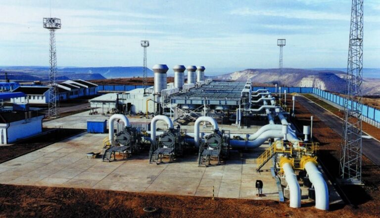Ройтерс: Руски втечнен газ тръгва към България до дни