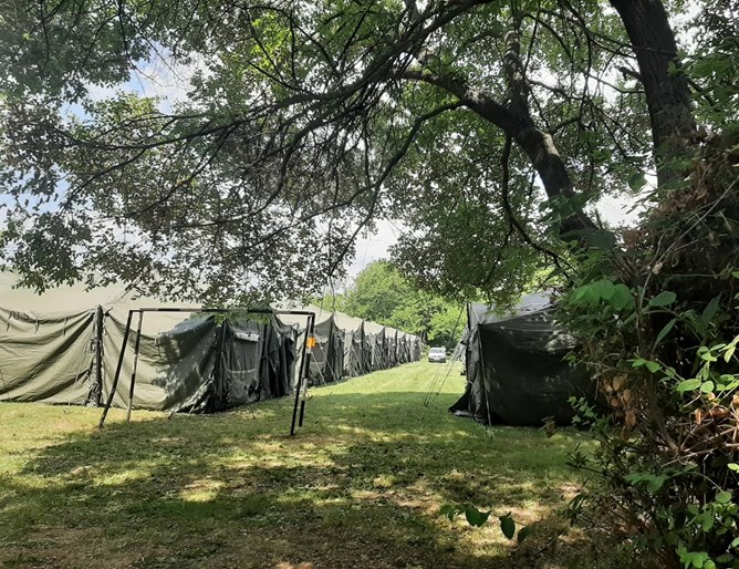 Вижте палатковия лагер в Сарафово, който чака украинските бежанци, няма тоалетни и бани  СНИМКИ