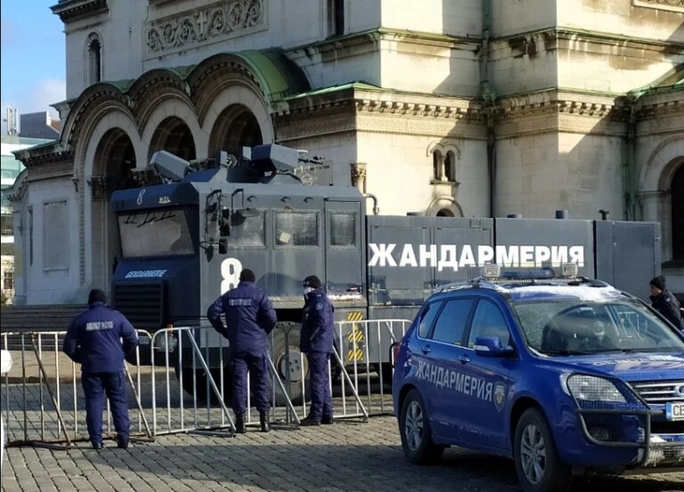 ЕКСКЛУЗИВНО! МВР се готви за кървава война: Дърпат жандармерията от границата за протестите в София