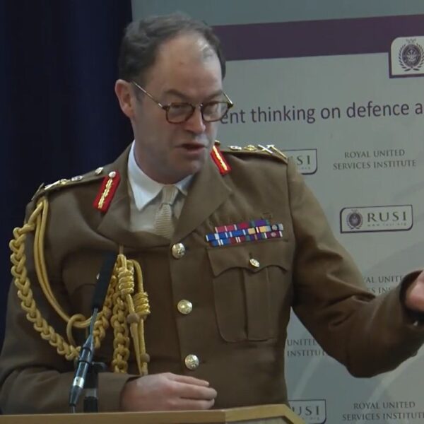 Новият командващ британската армия призова всеки войник да е готов за война с Русия