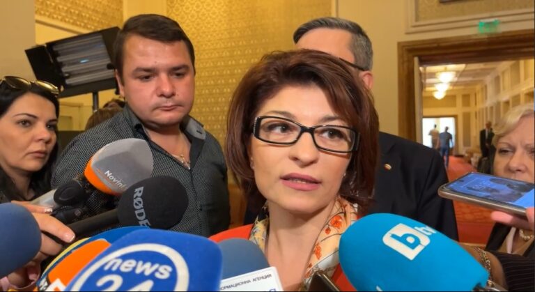 Десислава Атанасова след изслушването на Петков: Никой не даде информация кой е взел това решение   ВИДЕО