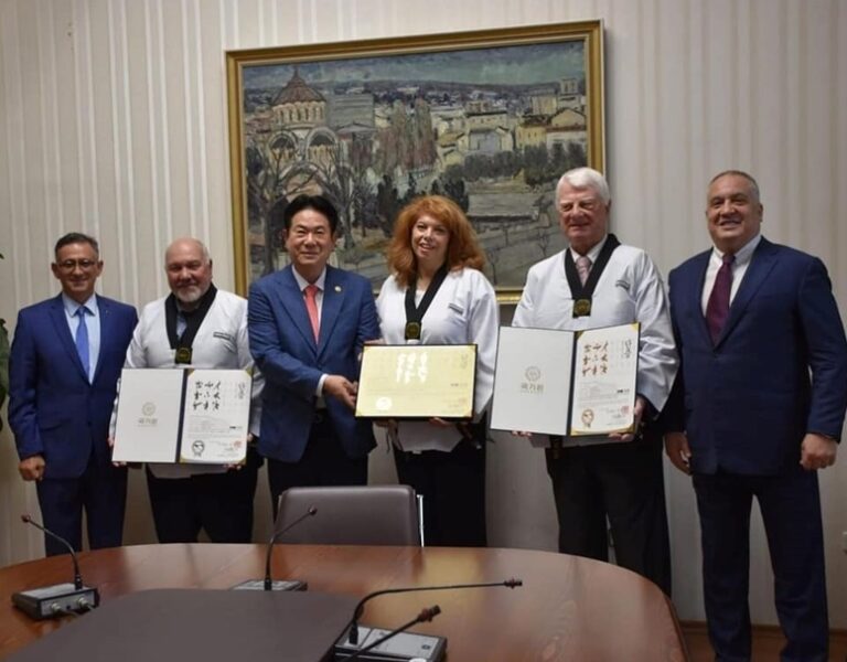 Вицепрезидентът Илияна Йотова получи почетен дан по таекуондо