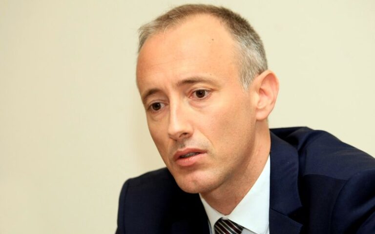 Синдикатите искат ГЕРБ: Красимир Вълчев от ГЕРБ е най-успешният образователен министър