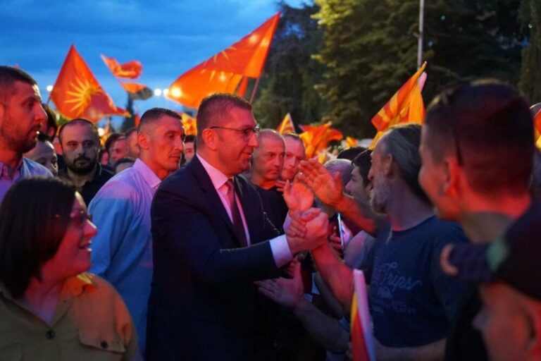 Блокади в цяла РС Македония срещу “българския диктат”