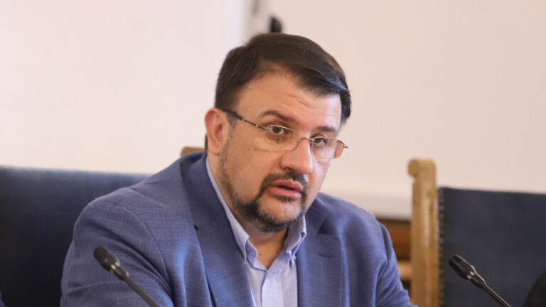 Настимир Ананиев се ожали и разкри подробности за боя в парламента