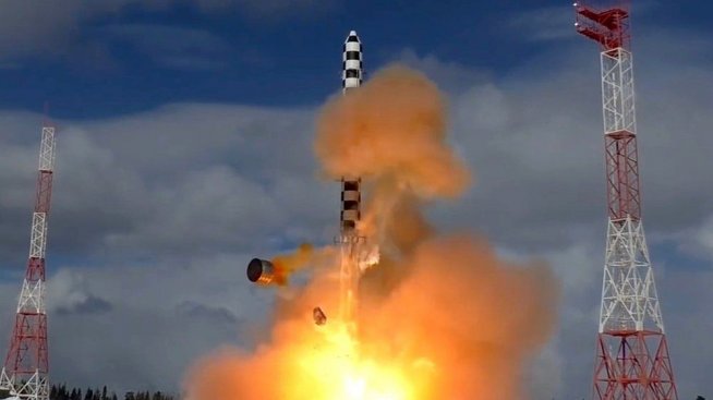 ИЗВЪНРЕДНО: Шефът на “Роскосмос” заплаши България с ядрена ракета “Сармат”