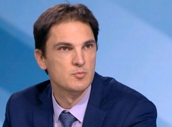 Караниците започнаха: Бивш депутат на Промяната обвини партията в измяна