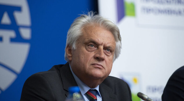 “Промяната” падна в собствен капан: Кабинет в оставка не може да смени Бойко Рашков като министър