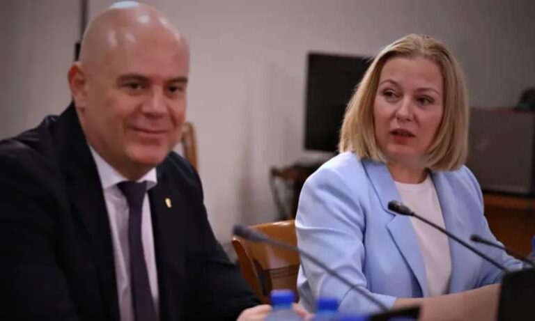 Йорданова пак не разбрала: По неясни причини Гешев уведомява евродепутати, а не българските народни представители
