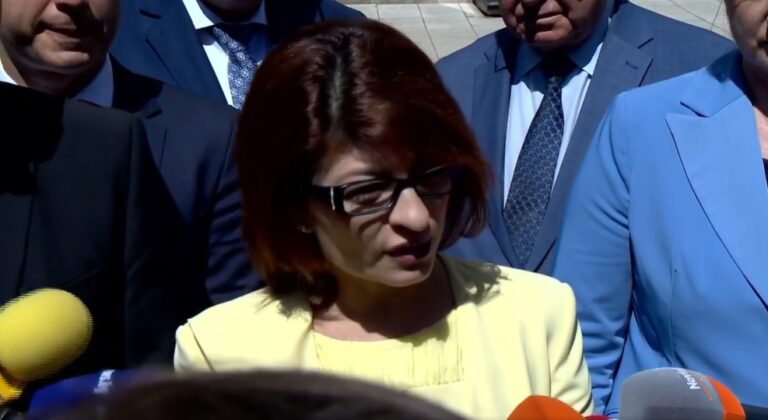 Деси Атанасова: Истина ли е, че министър-председателят и неговия началник на кабинет са в някакви отношения