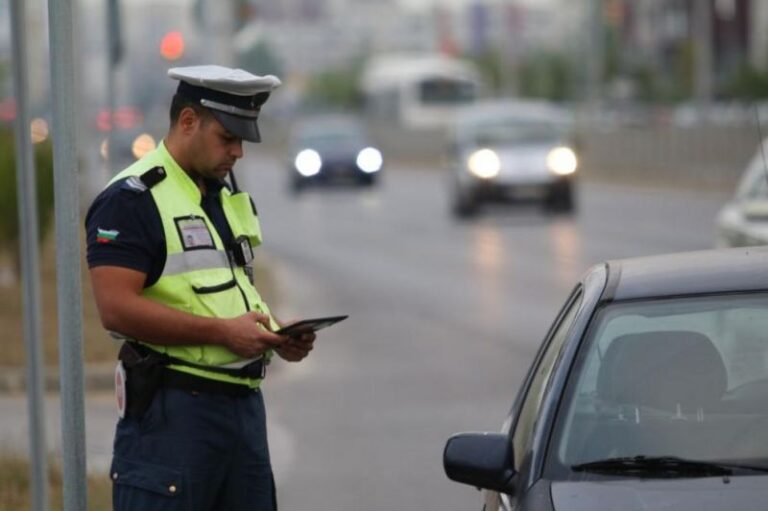 Няма да повярвате какъв колосален подкуп даде шофьор на столични полицаи