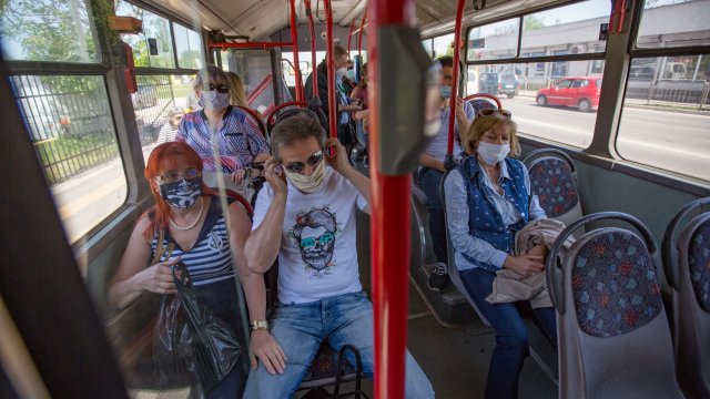 Ад посред лято: Връщат маските в градския транспорт