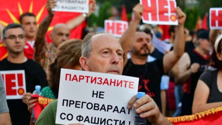 “Не преговараме со фашисти”: Хиляди излязоха на протест в Скопие