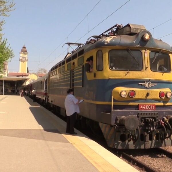 Спряха влака София-Петрич заради инцидент, мъж е в болница