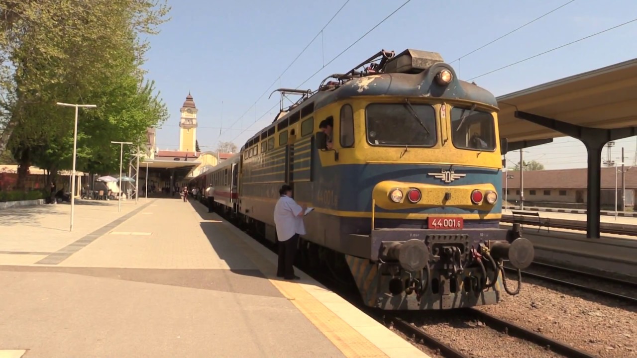 Спряха влака София-Петрич заради инцидент, мъж е в болница