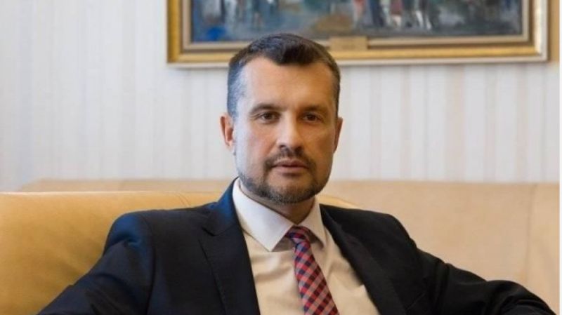 Червен другар: Калоян Методиев взимаше ключови решения и ръководеше Министерство на икономиката вместо Нинова