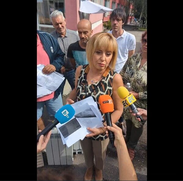 Мая Манолова спретна протест пред Топлофикация “София” ВИДЕО