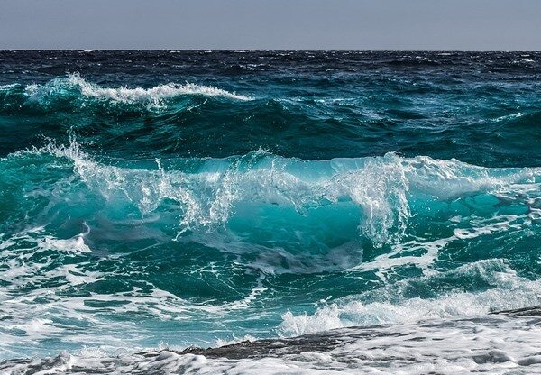 Спасители бият тревога: Морето се обърна, дебне опасно течение