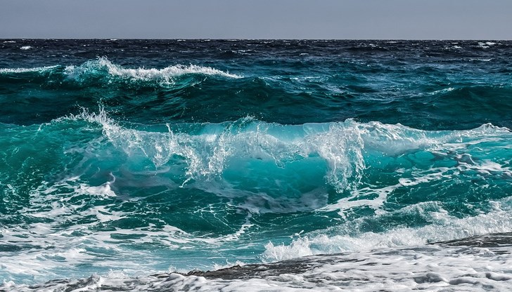 Спасители бият тревога: Морето се обърна, дебне опасно течение