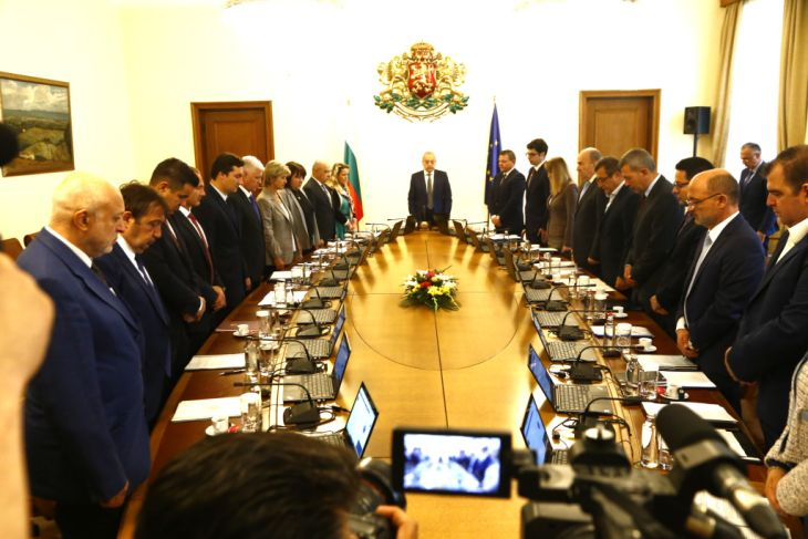 Започна се: Кабинетът “Донев” 2 взе първо ключово решение и възложи на 10 министри да  …