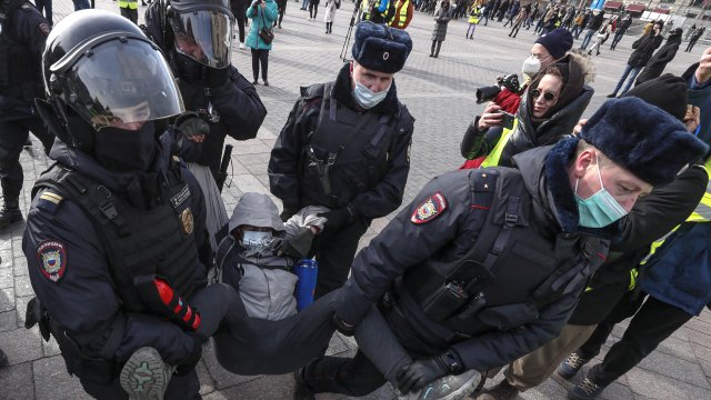 Започна се: Цяла Русия пламна, масови протести и арести ВИДЕО