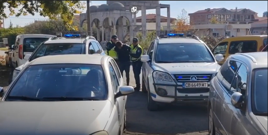 От последните минути: Спецполицаи нахлуха в ромските махали в Бургаско, има арестувани, ето какво се случва! ВИДЕО